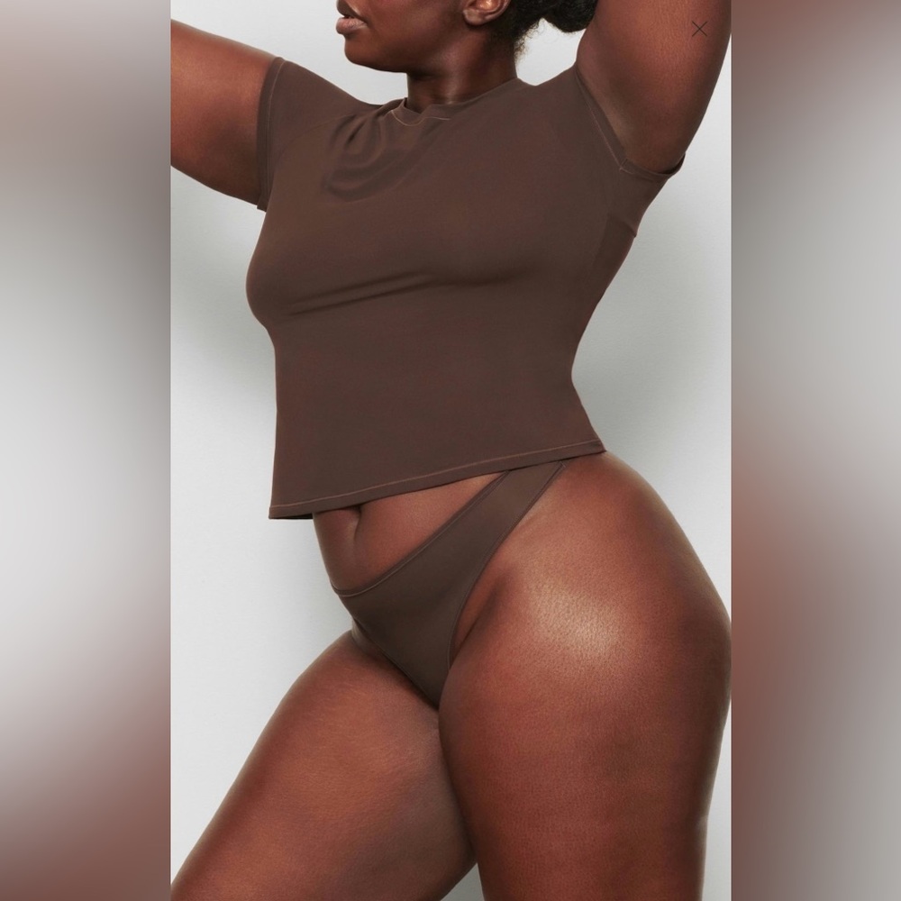 NWT SKIMS Fits Everybody T-Shirt size Medium